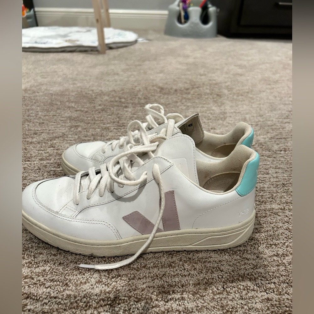 Veja Size 10